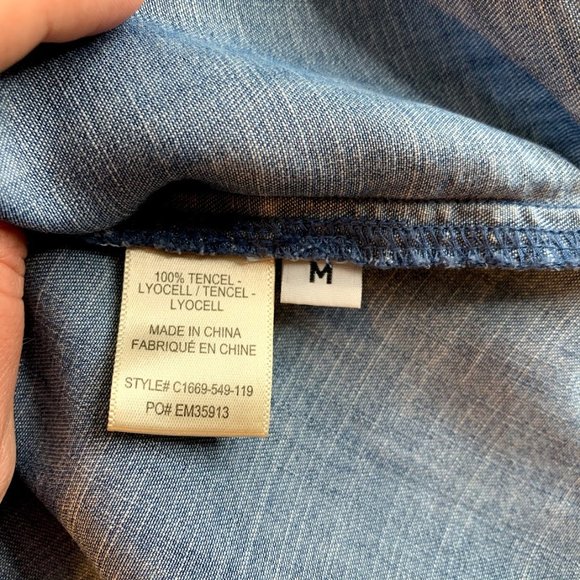 Anthro Cloth & Stone Chambray Button Back Top - M - Picture 8 of 8